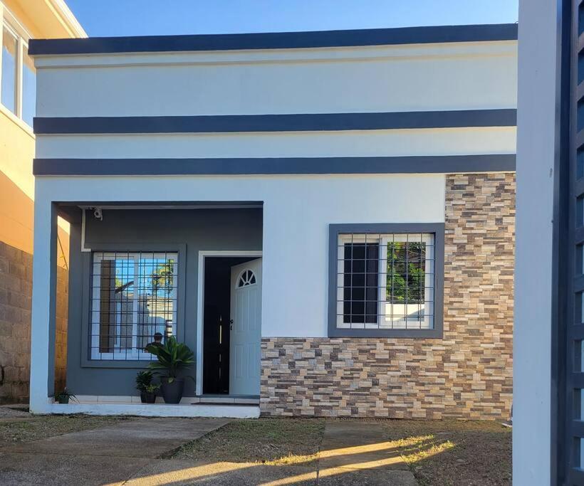 Linda, Cerca De Todo, Parqueo, Patio, Netflix Villa La Ceiba Buitenkant foto